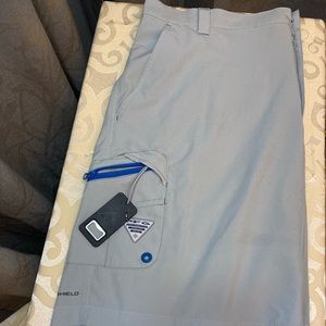 Columbia sportswear shorts with bottle opener size large